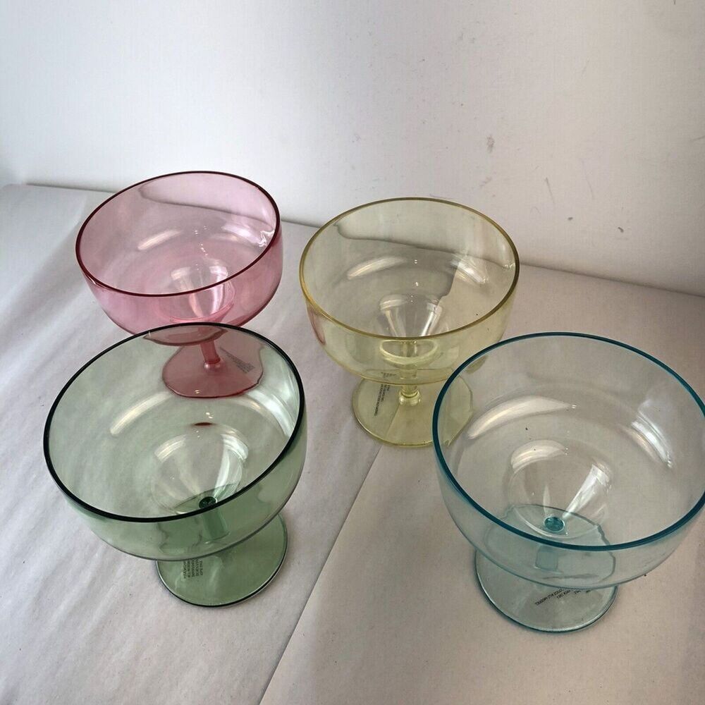 BUNDLE OF 4Plastic Cups New! 🍨🍸🥂 - Picture 2 of 9